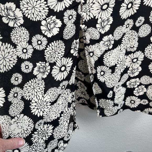 Flynn Skye Black White Floral Print Button Front Lightweight Midi Skirt SM/Med - Picture 8 of 14